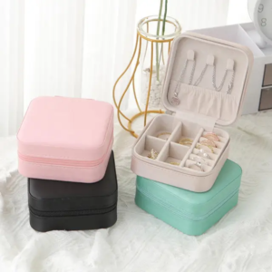 Travel jewelry box
